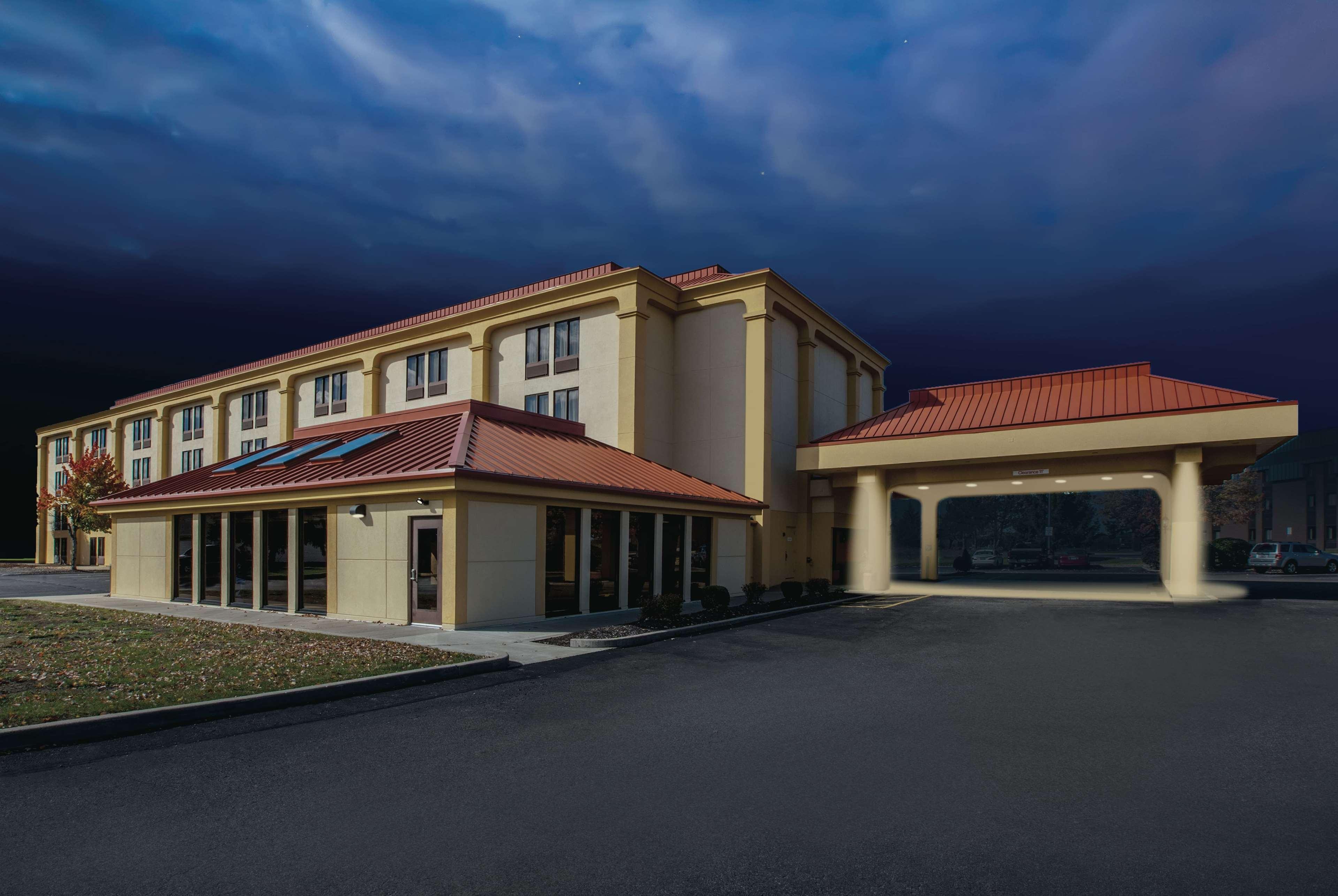 Country Inn & Suites By Radisson, Canton Near Hall Of Fame North Canton Eksteriør billede