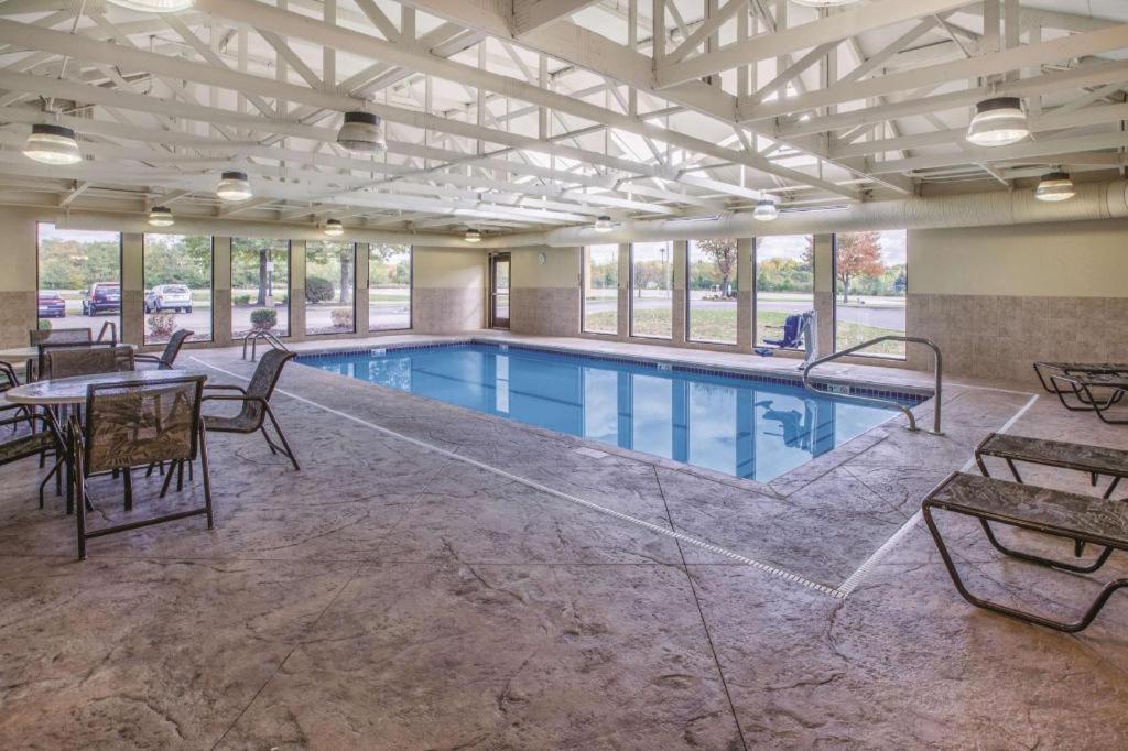 Country Inn & Suites By Radisson, Canton Near Hall Of Fame North Canton Eksteriør billede