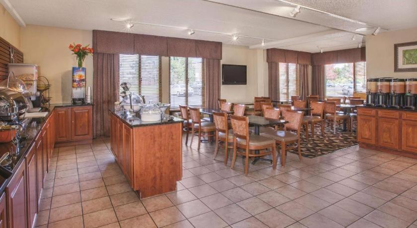 Country Inn & Suites By Radisson, Canton Near Hall Of Fame North Canton Eksteriør billede