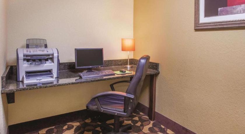 Country Inn & Suites By Radisson, Canton Near Hall Of Fame North Canton Eksteriør billede