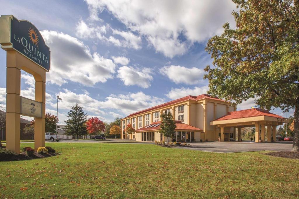 Country Inn & Suites By Radisson, Canton Near Hall Of Fame North Canton Eksteriør billede