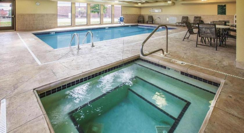 Country Inn & Suites By Radisson, Canton Near Hall Of Fame North Canton Eksteriør billede