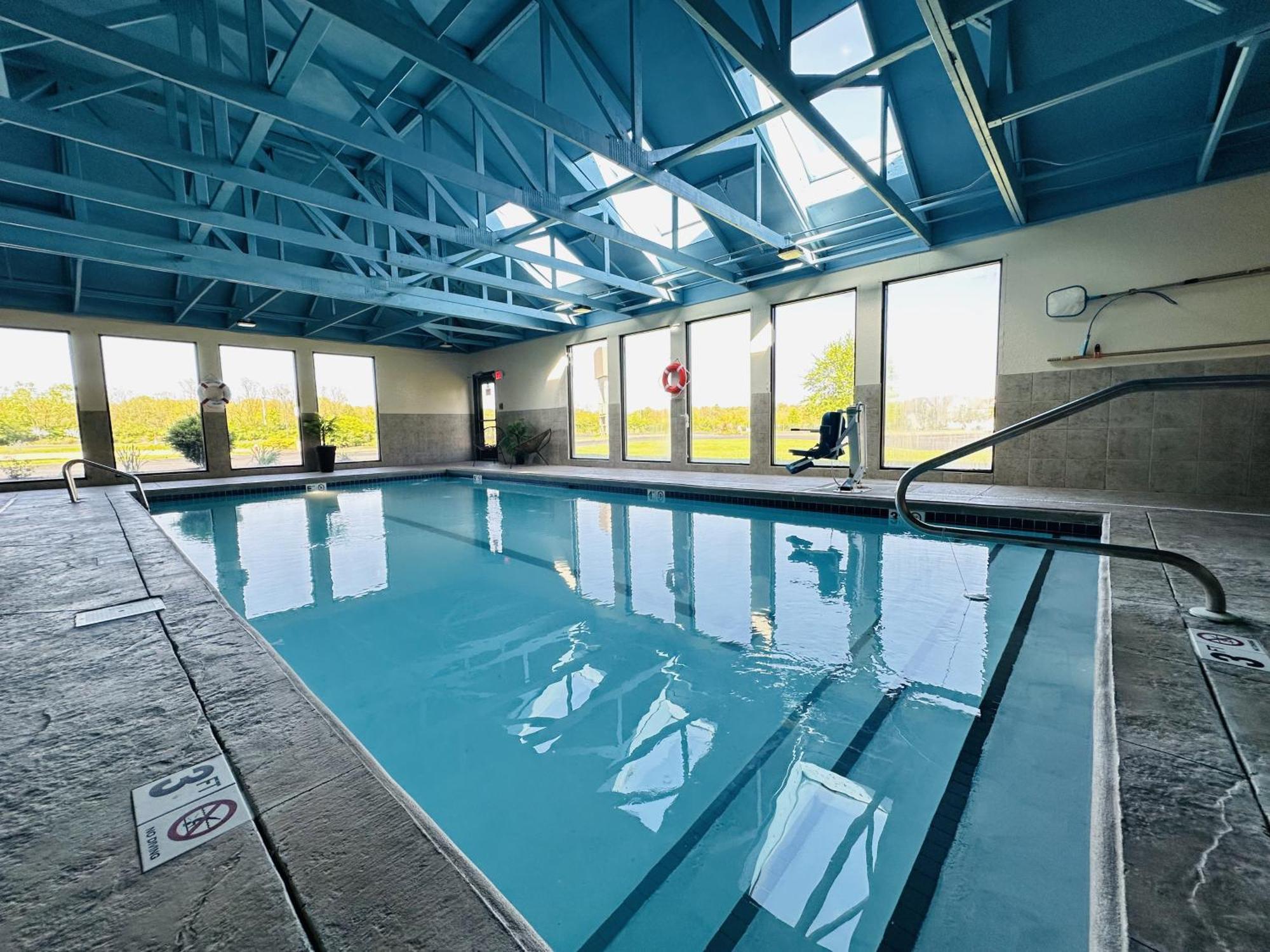 Country Inn & Suites By Radisson, Canton Near Hall Of Fame North Canton Eksteriør billede