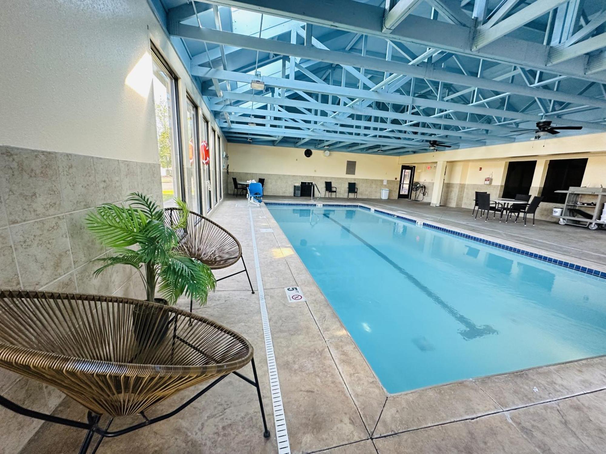 Country Inn & Suites By Radisson, Canton Near Hall Of Fame North Canton Eksteriør billede