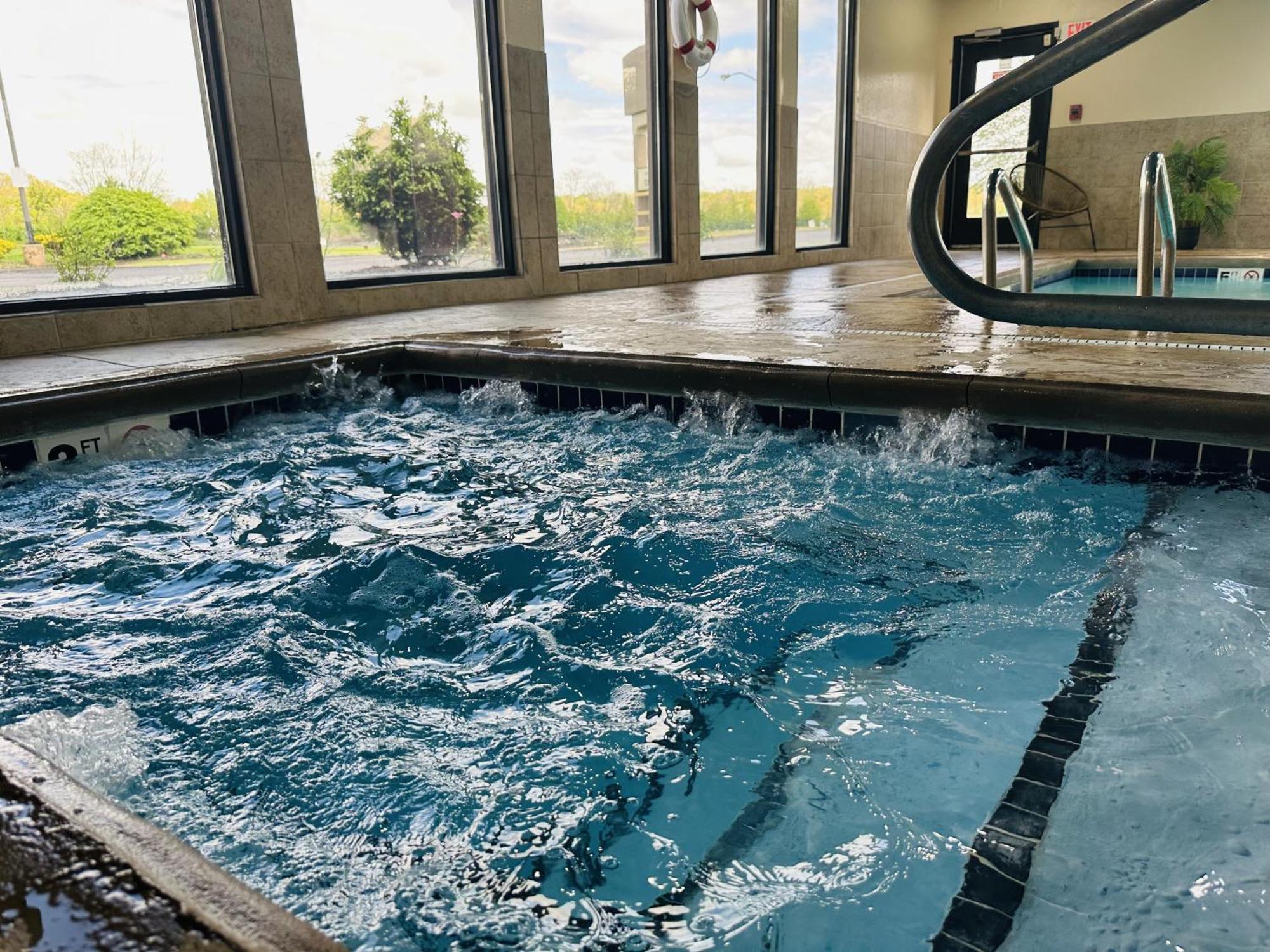 Country Inn & Suites By Radisson, Canton Near Hall Of Fame North Canton Eksteriør billede