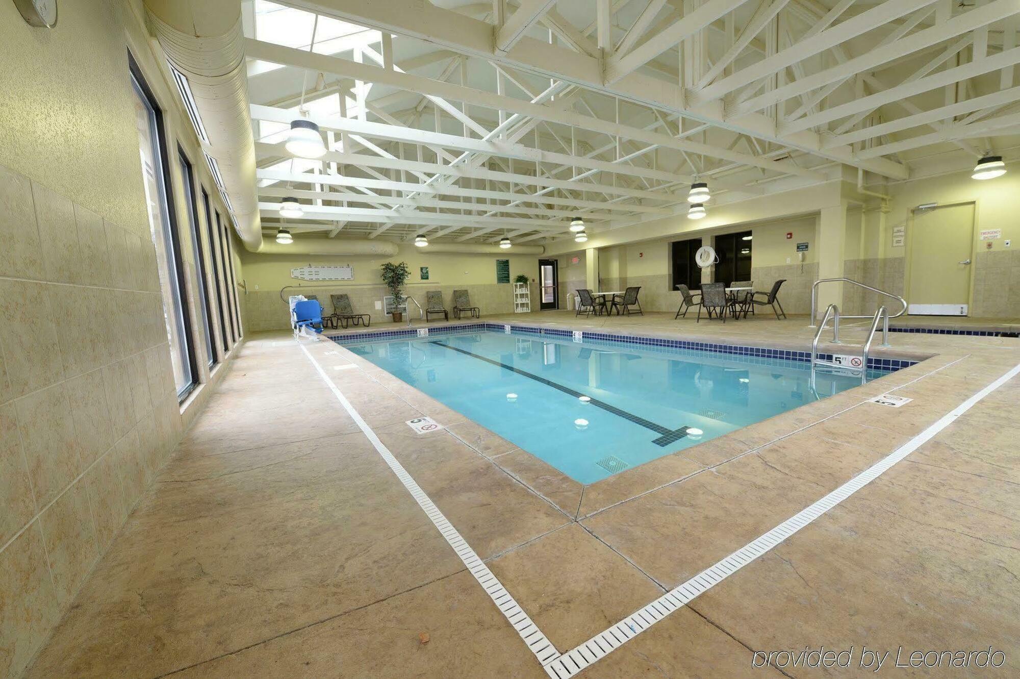 Country Inn & Suites By Radisson, Canton Near Hall Of Fame North Canton Eksteriør billede